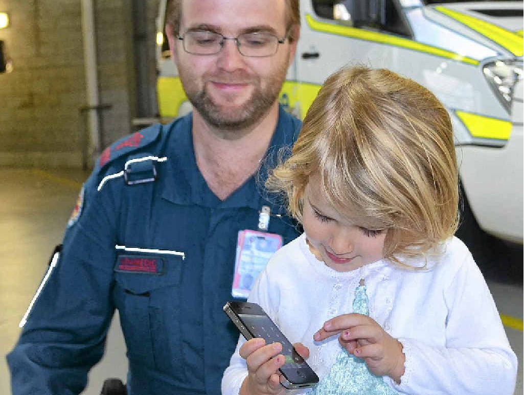 Paramedic Andrew Murray shows Cadence Manfield, 3, how to dial 000. Paramedic Andrew Murray shows Cadence Manfield, 3, how to dial 000.